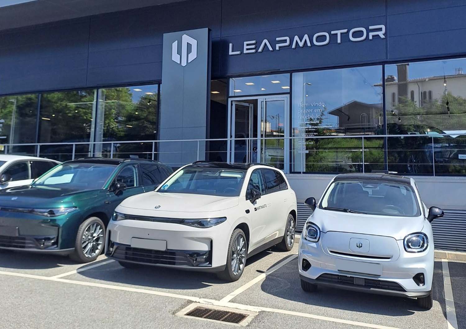 Leapmotor C10 и Leapmotor T03