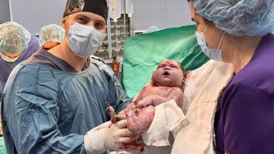 Близо 6-килограмово бебе се роди в "Майчин дом" в София
