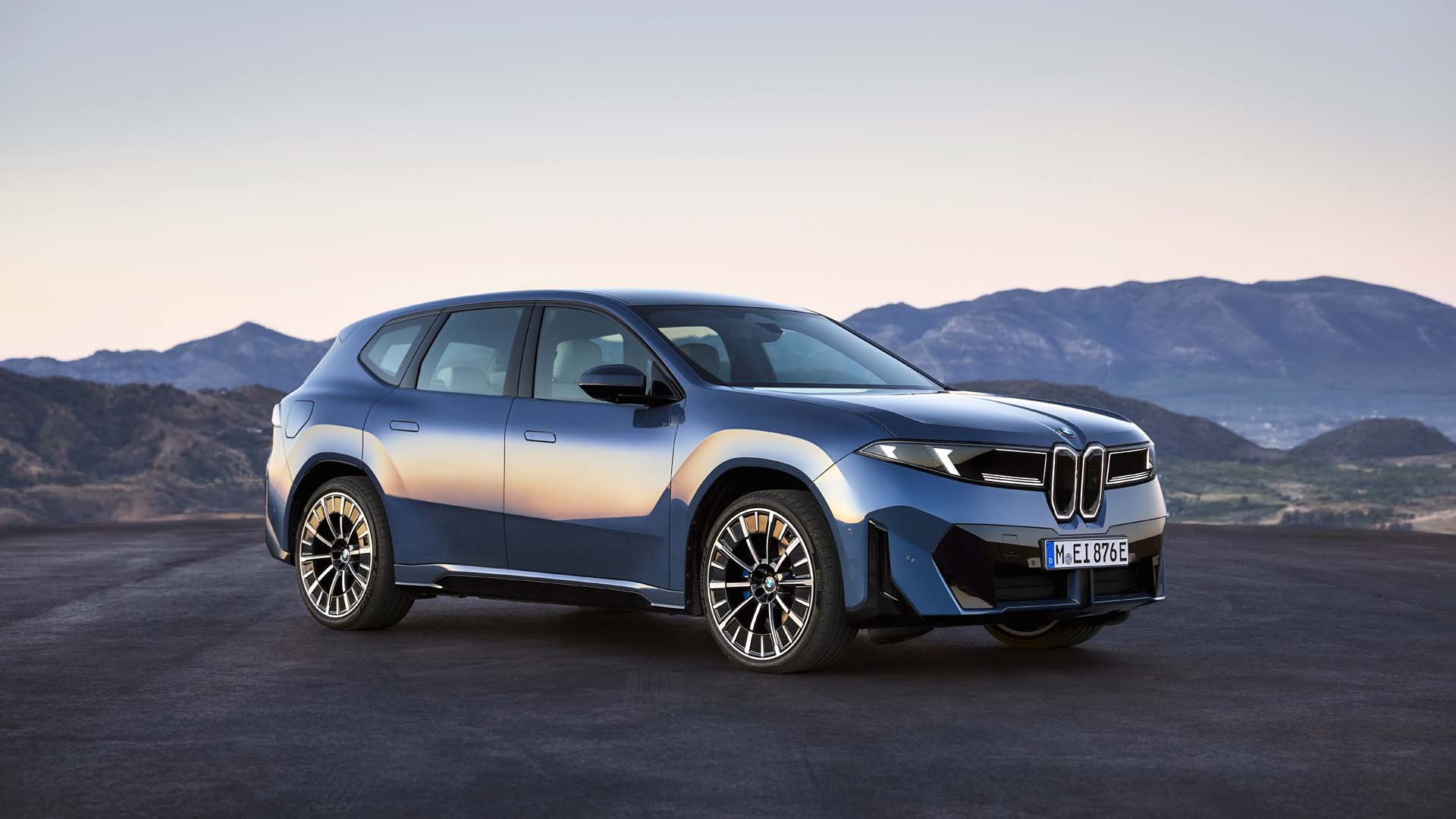 Новото BMW iX3 дебютира на пазара с няколко забележителни трофея