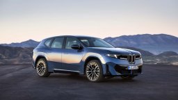 Новото BMW iX3 дебютира на пазара с няколко забележителни трофея