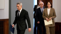 Премиерът Гюров: Няма директна военна опасност за България