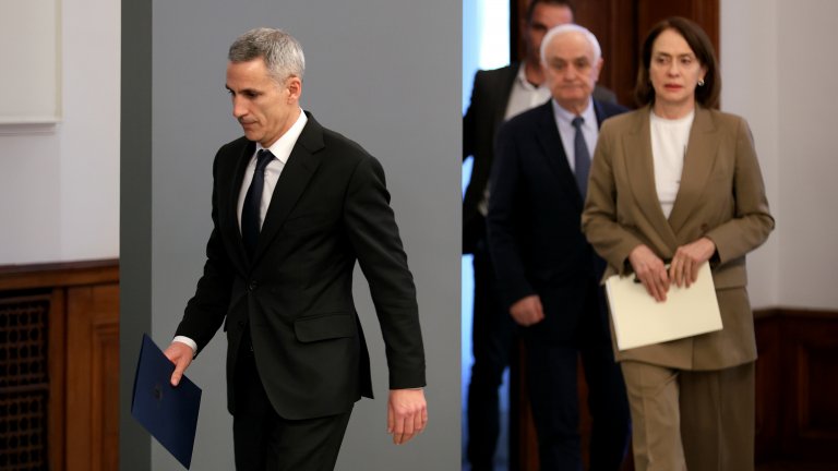 Премиерът Гюров: Няма директна военна опасност за България