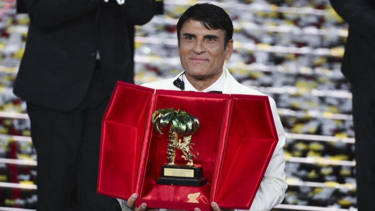 Майсторът на съвременния неаполитански шлагер Сал Да Винчи спечели Сан Ремо