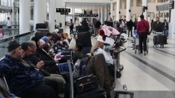Евакуация в три лъча: МВнР готви специален полет от Рияд за българите в Кувейт, Катар и Бахрейн