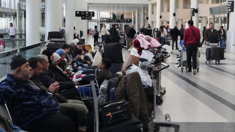 Евакуация в три лъча: МВнР готви специален полет от Рияд за българите в Кувейт, Катар и Бахрейн