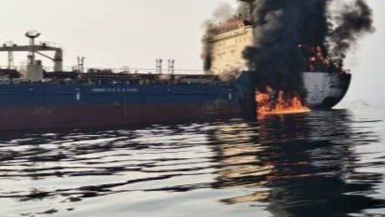 Над 150 танкера са хвърлили котва в открито море край затворения Ормузки проток