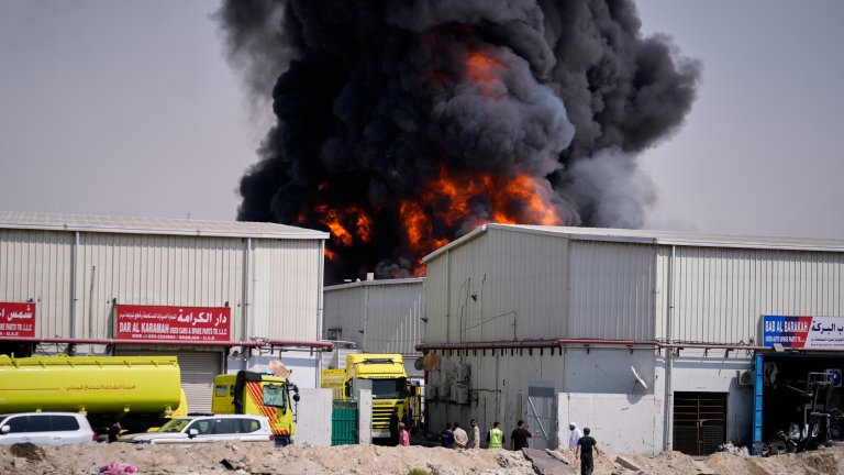 Трима загинали, десетки ранени и стотици изстреляни ракети и дронове при иранските удари по ОАЕ