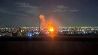 Бомбардирана е и Иранската държавна телевизия (видео)