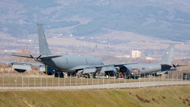 От летището в София излетяха 4 US военни самолета, пристигнаха нови 5 (снимки)