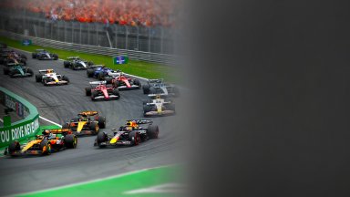 Шоуто започва. Кой ще е шампион във Формула 1? (анкета)