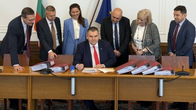 Заместниците на Делян Пеевски регистрираха ДПС за изборите в ЦИК с 12 222 подписа