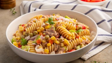 Салата с паста и риба тон