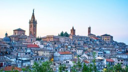 Селцето Рипатрансоне и най-тясната уличка в Италия, която е скрита в него