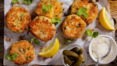 Картофени рибени кюфтенца с царевица