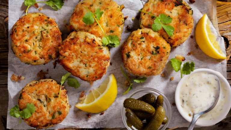 Картофени рибени кюфтенца с царевица