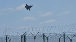Турция разположи F-16 и ПВО в Северен Кипър, Макрон пристига на острова след разговор с Тръмп