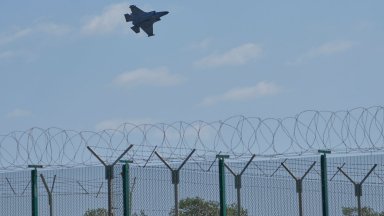 Гърция праща две фрегати и два изтребителя в Кипър заради иранското нападение с дрон