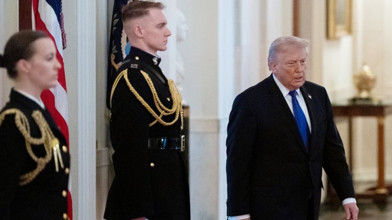 Тръмп: От Иран искат да преговарят, но им казах, че е твърде късно