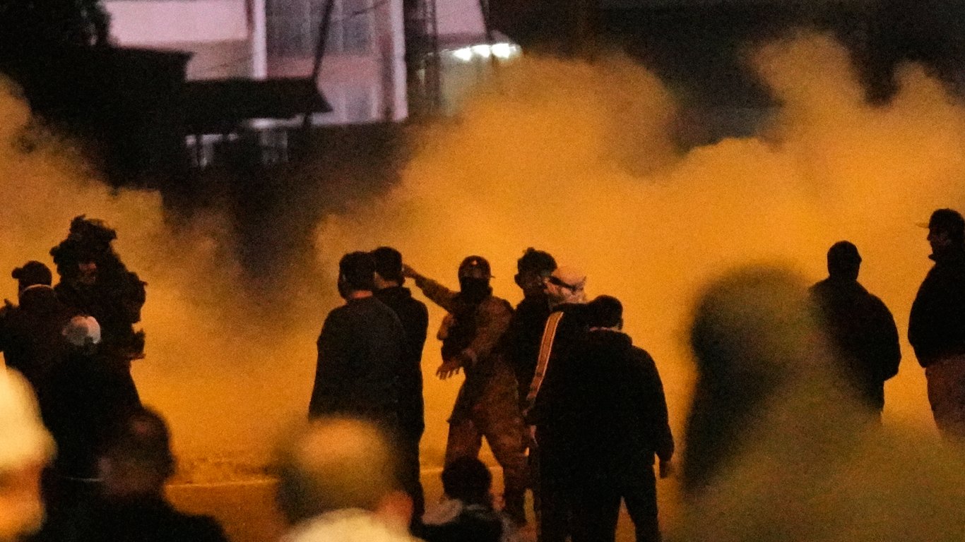 САЩ отзоваха свои правителствени служители от Бахрейн, Ирак, Йордания, Катар и Кувейт