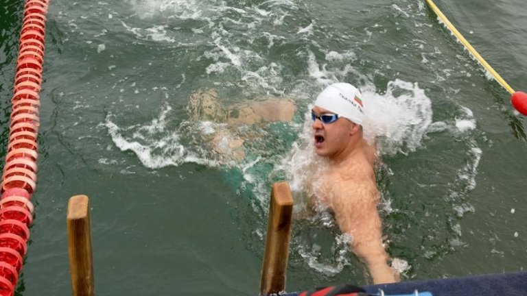 Цанко Цанков взе сребро на Световното по зимно плуване във Финландия