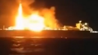 Газов танкер от руския сeнчест флот изгоря между Малта и Либия след атака с дрон