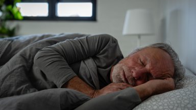 Защо сънят се променя с напредването на възрастта ?