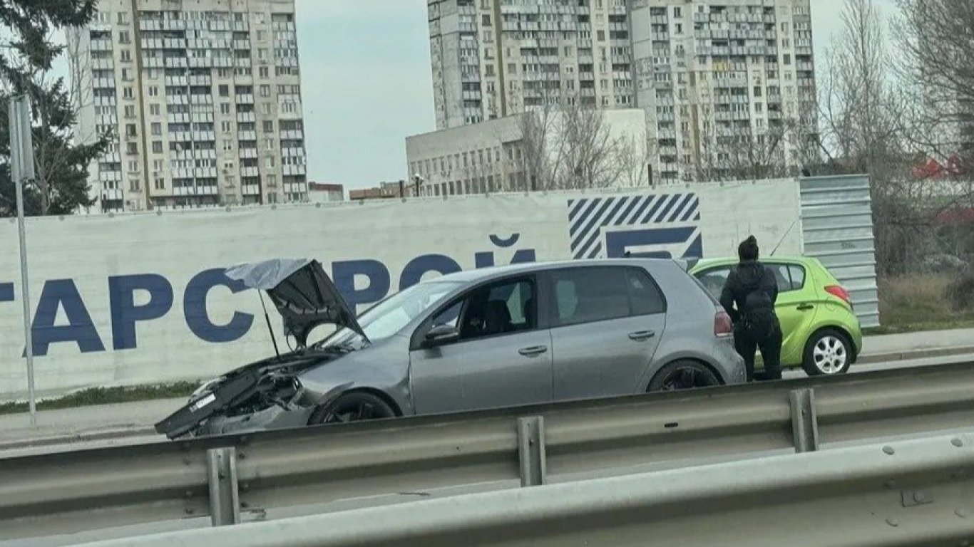 Катастрофа до Окръжна болница предизвика задръстване на "Цариградско шосе"