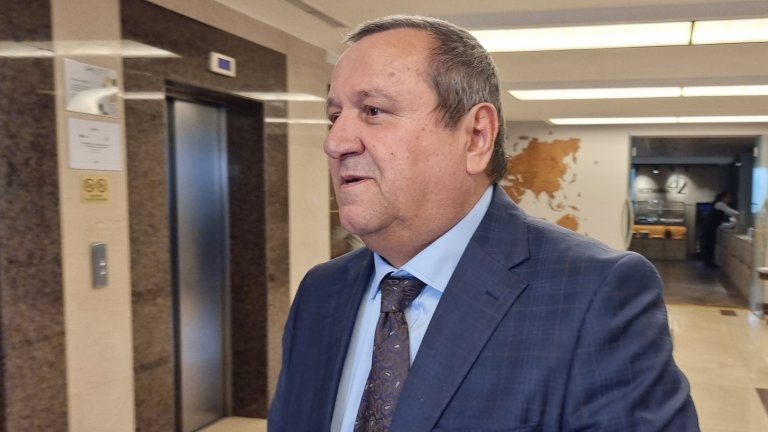 Адемов: Помощта от 20 евро за горивата трябва да бъде преведена до края на март