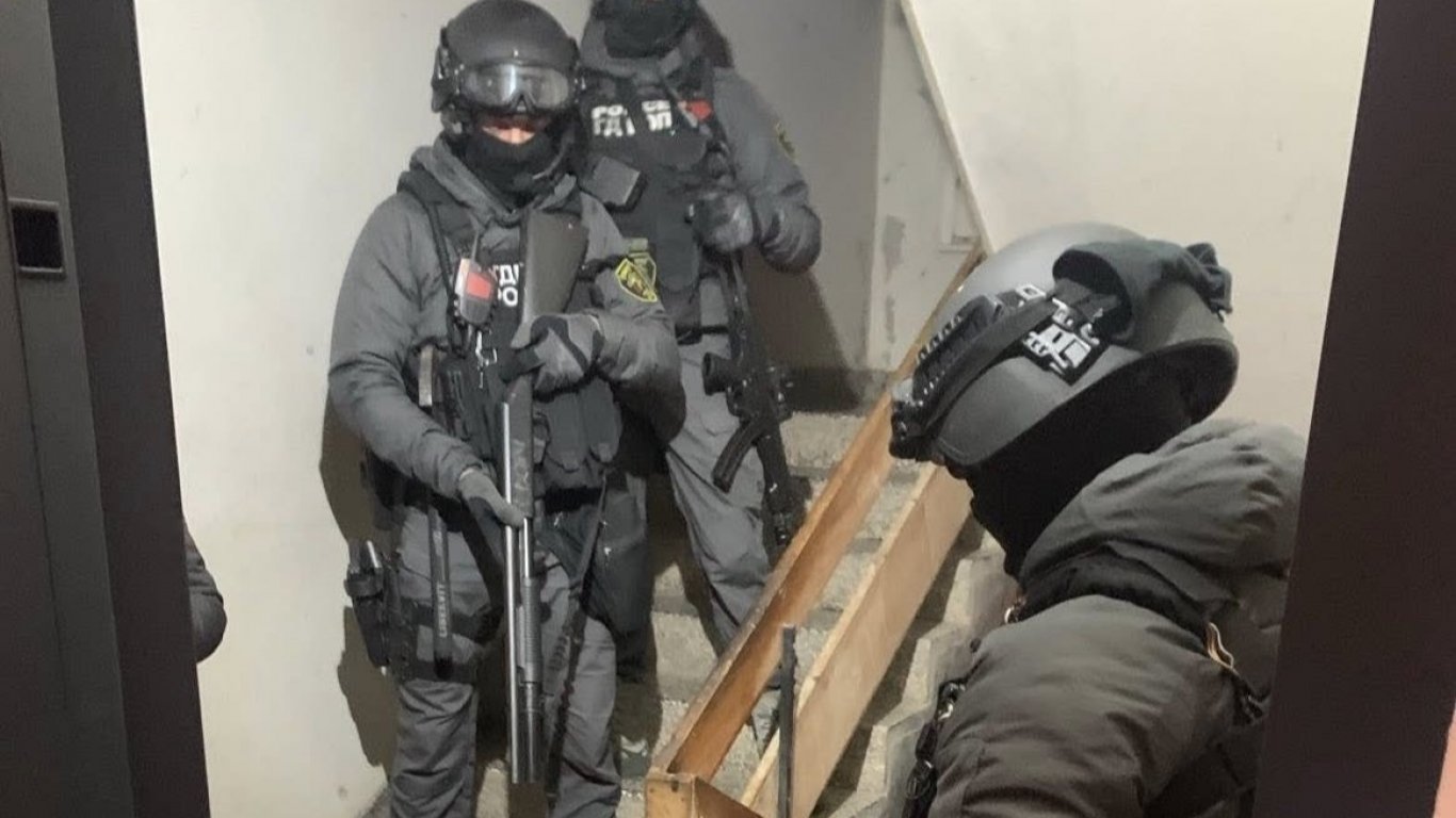 Полицейска операция по обезвреждане на въоръжен мъж в Кърджалийско