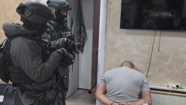 ГДБОП разби престъпна мрежа за секс услуги и трафик на хора, действала с години (снимки)
