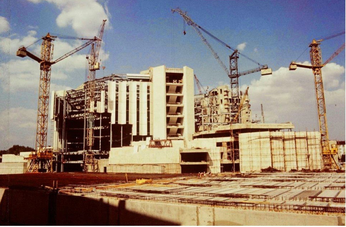 През март 1981 г. е завършен първият етап от строителството на НДК, който включва Зала 1 и прилежащите ѝ помещения