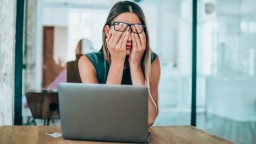 Все повече хора плачат на работа. И има причина за това