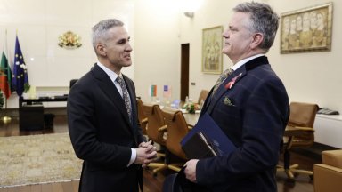 Гюров обсъди войната в Иран с дипломат №1 на Вашингтон в София