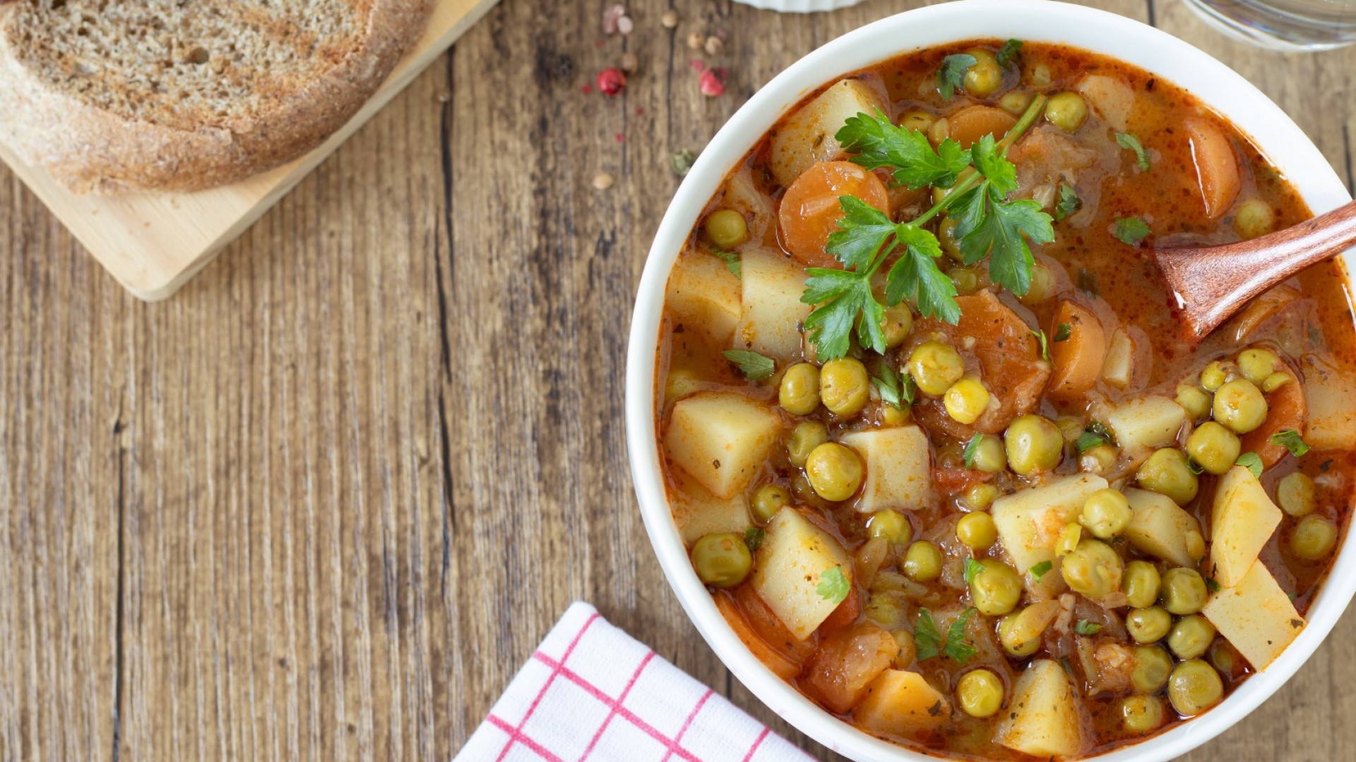 По време на пости: Яхния с грах, картофи и моркови