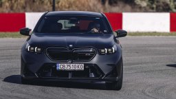 Обновеният BMW M5 засечен на "Нюрбургринг" с радикални промени