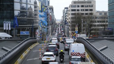 Европа на две скорости и във войната по пътищата