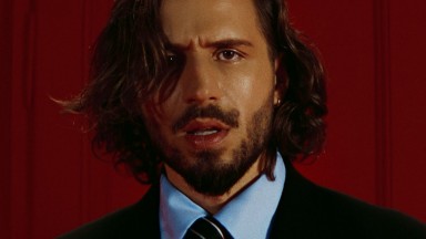 Папи Ханс посреща пролетта с "Безсърдечен" 