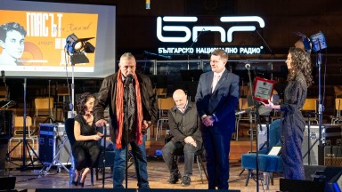 Христо Мутафчиев връчи специална награда на БНР за принос към българския театър