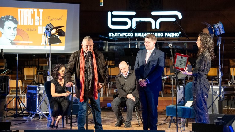 Христо Мутафчиев връчи специална награда на БНР за принос към българския театър