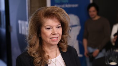 Йотова още не е подписала министерската оставка, няма да свиква и КСНС за Иран