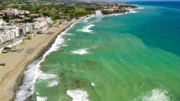 Забравете Марбея: Този стилен испански морски курорт предлага повече стойност и изискани барове