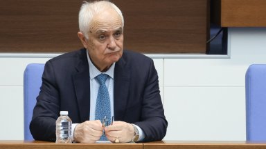 Запрянов: Американските самолети на софийското летище не могат да нанасят удари