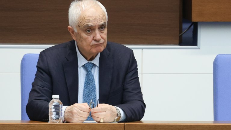 Запрянов: Американските самолети на софийското летище не могат да нанасят удари