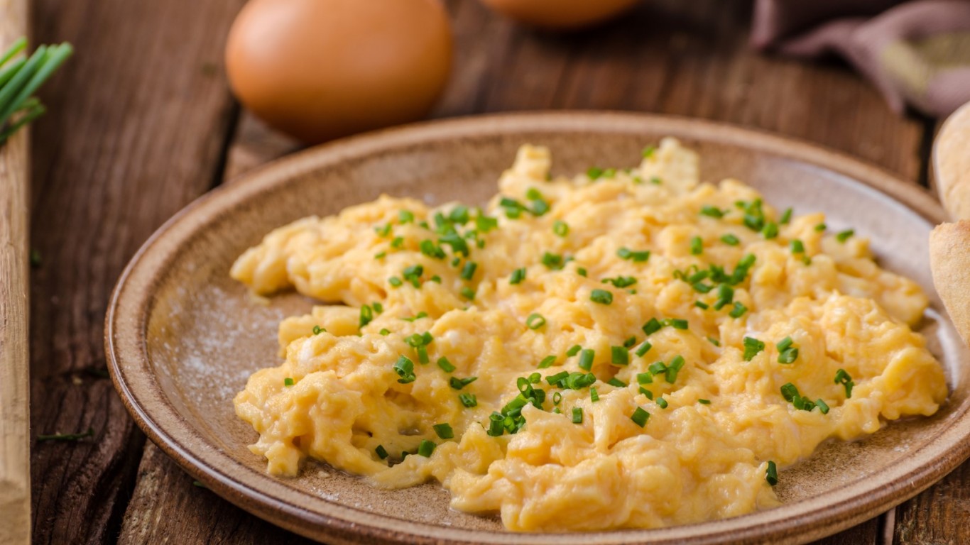 Колко време след сготвянето им бърканите яйца са безопасни за консумация