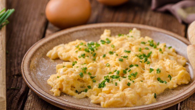 Колко време след сготвянето им бърканите яйца са безопасни за консумация