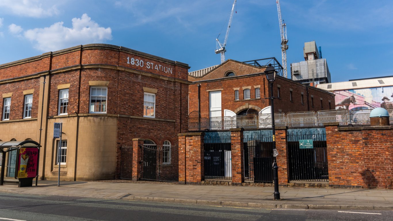 Къде се намира най-старата жп гара в света?