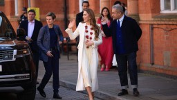 Кейт Мидълтън се включи в индийския празник "Холи" и демонстрира завидни танцови умения (снимки/видео)