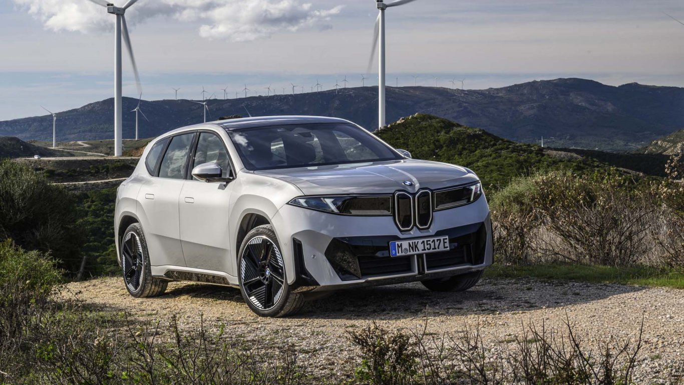 Бивш дизайнер на BMW критикува новия кросоувър iX3