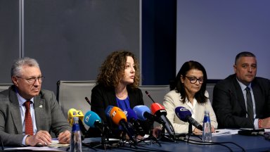 Над 1000 българи са евакуирани от ОАЕ, Иран е пуснал през границата екипа на посолството ни 