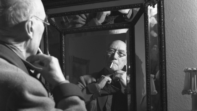 На 22 - "девствен и тотално развратен"